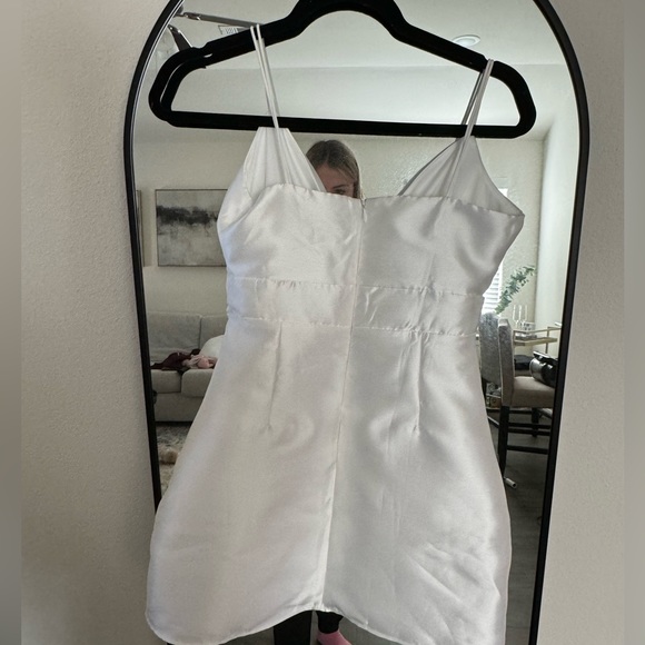 NEVER WORN Glamorous Life White Sleeveless Mini Dress - Picture 6 of 10